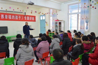 平橋區(qū)黑馬石幼兒園舉辦家庭教育報(bào)告會(huì) 開(kāi)展咨詢服務(wù)惠及家長(zhǎng)